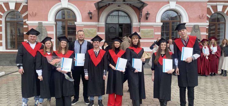 Вітаємо магістрів спеціальності Середня освіта (Музичне мистецтво) з врученням дипломів! Вітаємо магістрів спеціальності Середня освіта (Музичне мистецтво) з врученням дипломів!