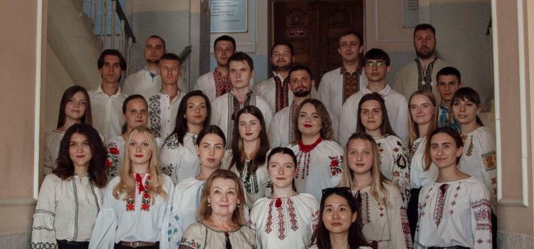 «Щедрик» об’єднує культури: Кам’янець-Подільський університет приймав журналістку з Японії Юко Немото «Щедрик» об’єднує культури: Кам’янець-Подільський університет приймав журналістку з Японії Юко Немото