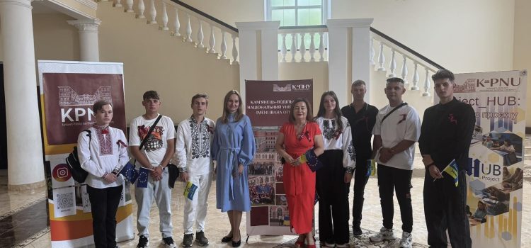 Сердечно вітаємо першокурсників із важливим стартом — початком студентського життя в затишних авдиторіях Огієнкового університету, атмосфері творчості та музики! Сердечно вітаємо першокурсників із важливим стартом — початком студентського життя в затишних авдиторіях Огієнкового університету, атмосфері творчості та музики!