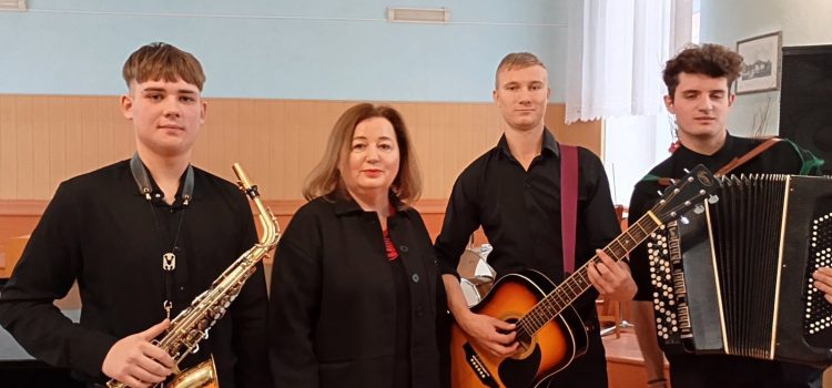 Вітаємо гурт «Першокурсники» зі здобуттям Гран-прі на Міжнародному двотуровому багатожанровому фестивалі-конкурсі мистецтв «Філософія мистецтва»!